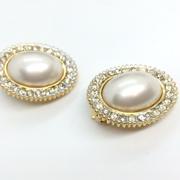 VINTAGE SPHINX PEARL RHINESTONE GOLD TONE OVAL LARGE CLIP ON STATEMENT EARRINGS - Picture 11 of 16